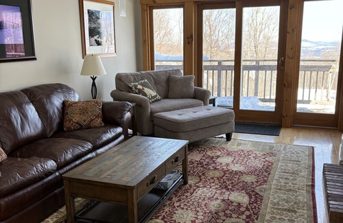 North Troy House | Jay Peak Resort - Luxury ski-In/ski-out - 5 bedroom, 4 bath end unit townhouse