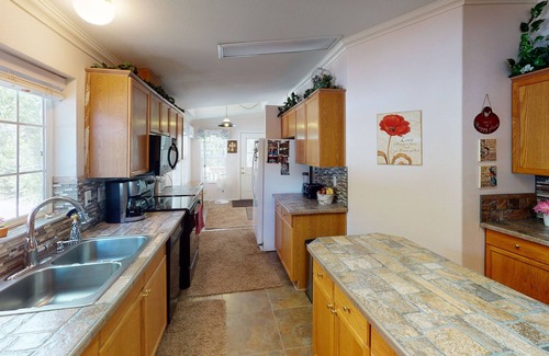 Red River House | Jayhawk Cottage With High Speed Wifi