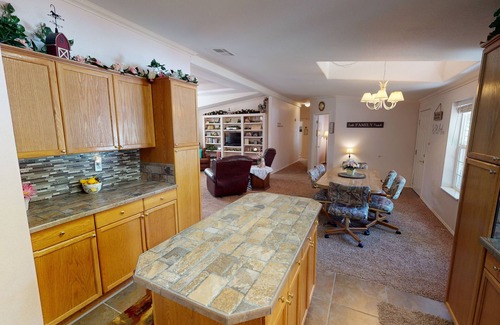 Red River House | Jayhawk Cottage With High Speed Wifi