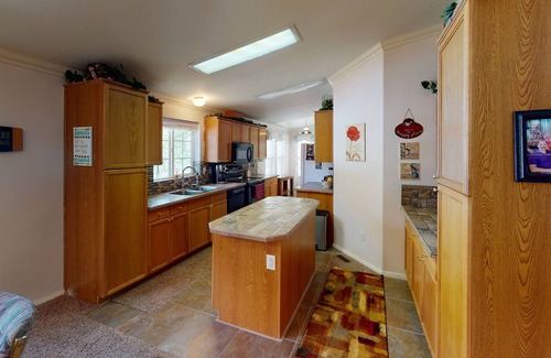 Red River House | Jayhawk Cottage With High Speed Wifi