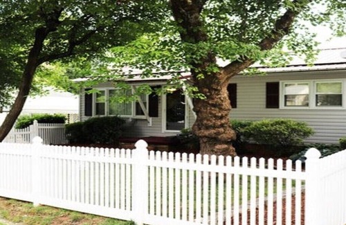 Hendersonville House | Jazzee's Diamond/Dog Friendly/Vacation Rental