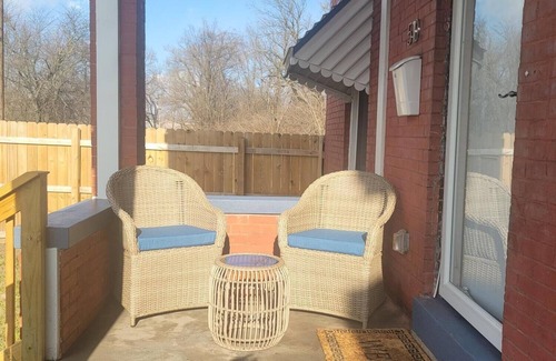 East St. Louis House | Jazzy C3 is a Spacious 3 Bedroom/2 Bath