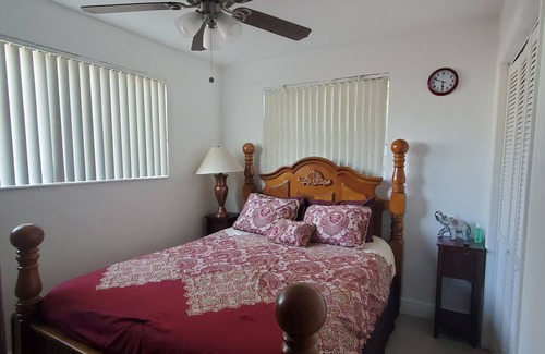 Miami Gardens House | Jazzy Escapes (with pool) near Hard Rock Stadium