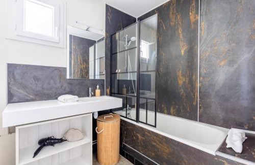 Chamalieres Apartment | Jean Jaures - Appart Moderne avec Balcon & Parking