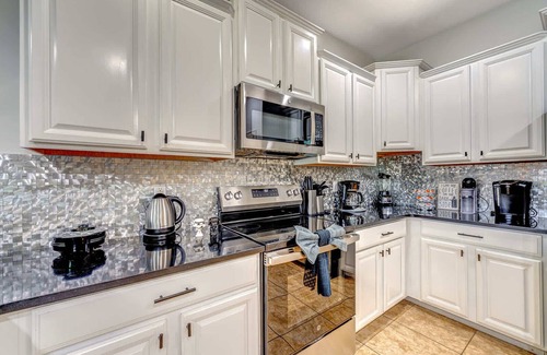 Davenport House | Jedi Hideout Sleeps 26 Resort Access Pool
