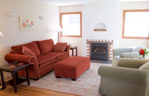 Northeast Neighbors House | Jefferson Garden Cottage, 30 night stays are welcome. We'd love to host you!