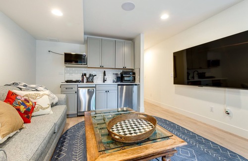 Jefferson Park Apartment | Jefferson Park Apartment: Walk to Empower Field!