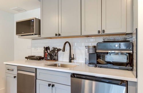 Jefferson Park Apartment | Jefferson Park Apartment: Walk to Empower Field!