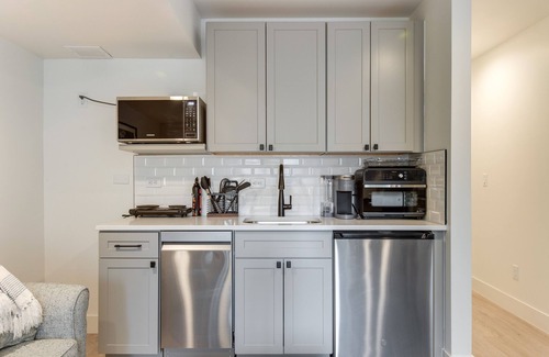 Jefferson Park Apartment | Jefferson Park Apartment: Walk to Empower Field!