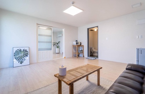 Jungmun House | Jeju Dalbam Pension