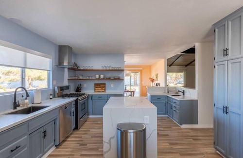 Yucca Valley House | Jellystone Lodge- Walk into Park, Spa, Cowboy Pool