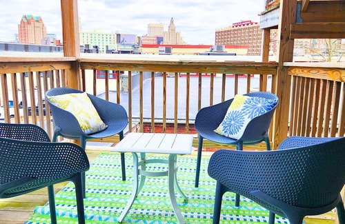 Federal Hill Apartment | Jennifer's Private Walkable City View Apartment Relaxing Deck