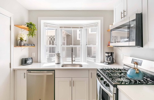 College Hill Apartment | Jennifer’s Charming Stay Walk to Brown University