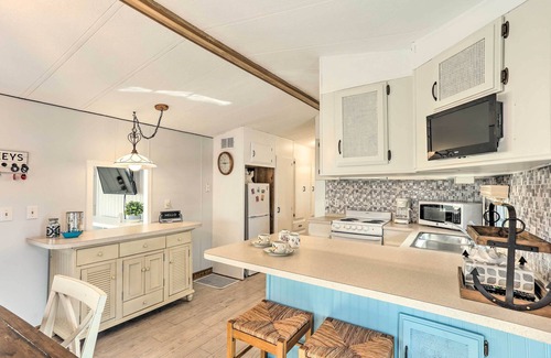 Nettles Island Cottage | Jensen Beach Home w/Private Beach Access!