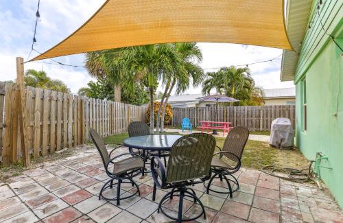 Beach Club Colony House | Jensen Beach Home Walk to Beach Access!