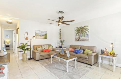 Beach Club Colony House | Jensen Beach Home Walk to Beach Access!