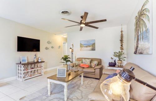Beach Club Colony House | Jensen Beach Home Walk to Beach Access!