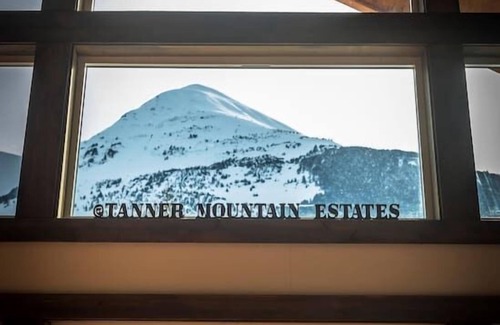 Alyeska Ski Chalet | Jeremys Mountain Chalet @jeremysmountainchalet