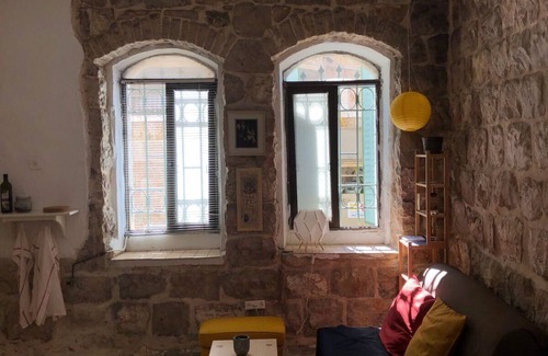 Jerusalem Apartment | Jerusalemic Stone - Mahane YehudA Market