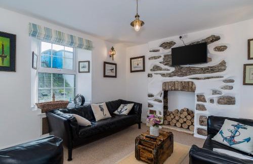 West Looe House | Jessamine: Restored fisherman's cottage close to Looe's harbour