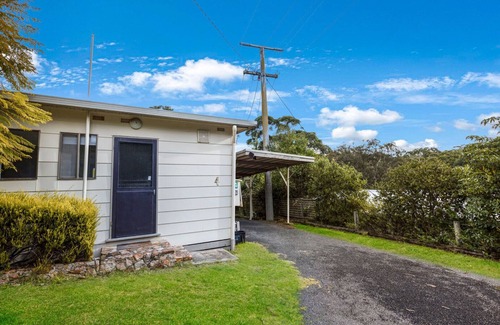 Nungurner House | Jetty View: Lorikeet Cabin - Feel a sense of nature in this rural environment