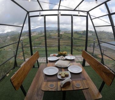 Nuwara Eliya Bed & Breakfast | Jetzo Grand Chalet