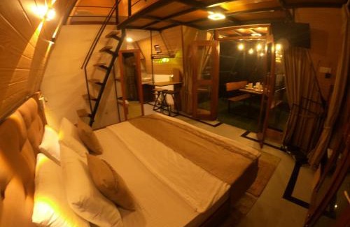 Nuwara Eliya Bed & Breakfast | Jetzo Grand Chalet