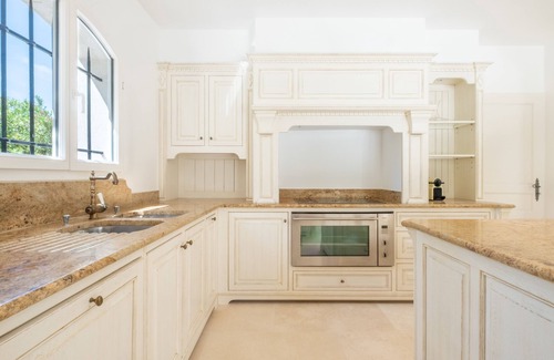 Roquefort-les-Pins Villa | Jewel of 280m² with Infinity Pool in Absolute Calm