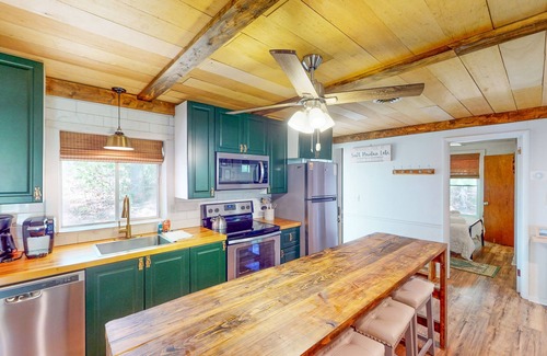 Huddleston Cottage | Jewelbox Cottage - Dog-friendly Lakefront home with private dock, canoe & SUPs