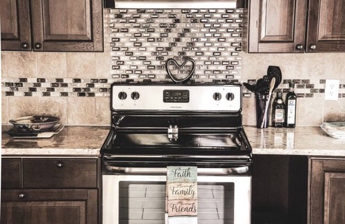 Arbor Heights House | Jewelry Box Home In Arbor Heights Near Water,Casino,Airport,Shopping, & Bowling!