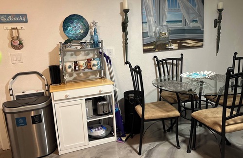 Arbor Heights House | Jewelry Box Home In Arbor Heights Near Water,Casino,Airport,Shopping, & Bowling!