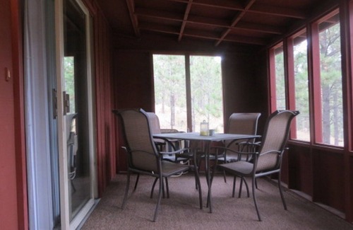 Rapid City House | JH Pine Inn Close to Lake Pactola! WIFI!