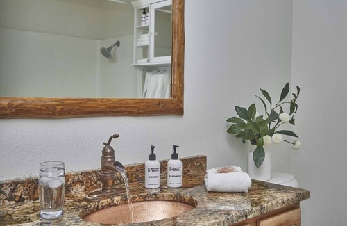 Teton Village Condo | JHRL - Gros Ventre B10 - Cozy mountain condo