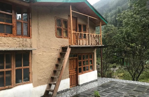 Banjar House | Jibhi Brook Retreat(The Lost Escape)