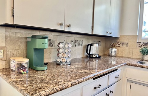 Pomona House | Jie’s choice—Modern Elegance 3B2B in Pomona