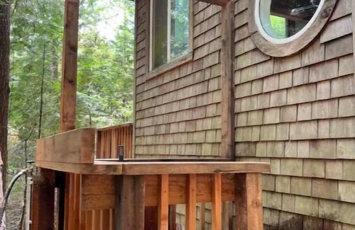 Little River Cabin | Jimmy’s Hike In cabinn A tranquil retreat, family, and romantic getaway