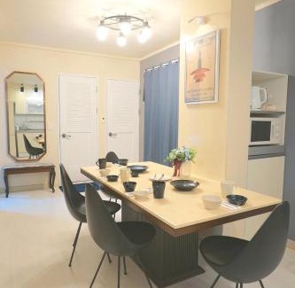 Sajik-dong Apartment | JINIQUE IN cozy stay ,2 Rooms ,3 Queen beds, Gyeongbokgung MRT 10min ,6person possible,restaurant street,Hanbok trip,near Gwanghwamun and Gyeongbokgung Palace