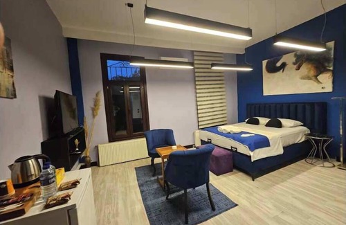 Rasimpasa Apartment | JirHouse Sarıköşk Suite NavyBlue