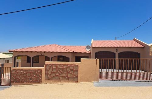 Karas House | JJP SELF CATERING - Three bedroom house