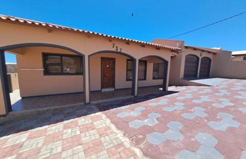Karas House | JJP SELF CATERING - Three bedroom house
