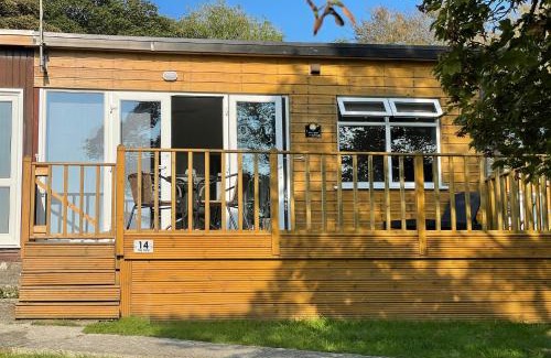 Bude Ski Chalet | JJs Lodge Holiday Home 14 The Park Bude