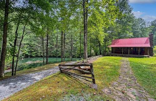 Epworth Cabin | JME Retreat - Historical | Mountain Pond | Firpit