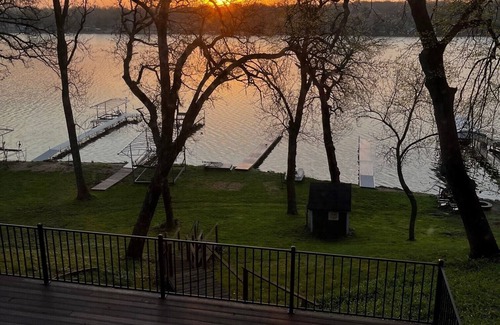 Spirit Lake House | JOE’S HIDEAWAY ON EAST OKOBOJI LAKE-nWEEKLY RENTAL ONLY SATURDAY-SATURDAY