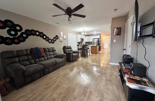 Clarksville House | Joe's Retreat: A charming 3-bedroom house in welcoming Clarksville