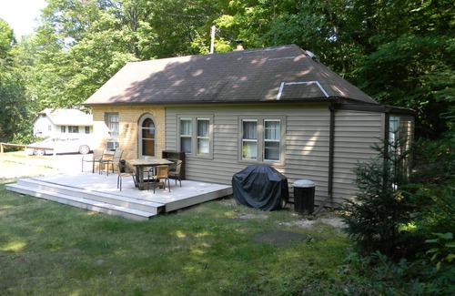 Lake Michigan Beach Cottage | John Cozy Cottage, Sleeps Four