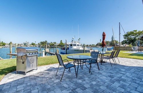 Madeira Beach Apartment | Johns Pass Studio # 1 Fisherman's Cove and Cottages