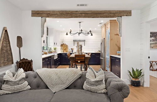 Johnson City House | johnson odiorne haus Near Wineries