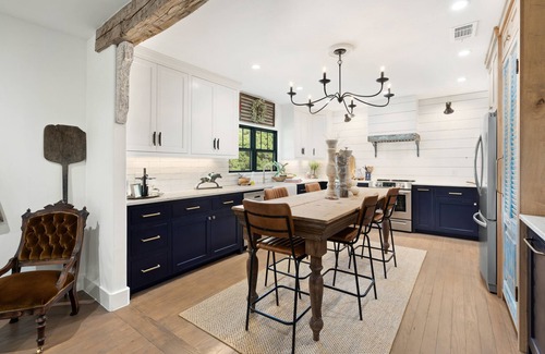 Johnson City House | johnson odiorne haus Near Wineries