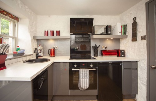 Bath Apartment | Johnstone's Secret Garden - idyllic apt with private garden set by the weir in the centre of Bath
