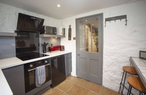 Bath Apartment | Johnstone's Secret Garden - idyllic apt with private garden set by the weir in the centre of Bath